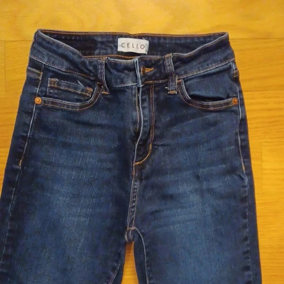 Cello jeans with Shark bite hem Cropped Jrs size 1 - Picture 2 of 6